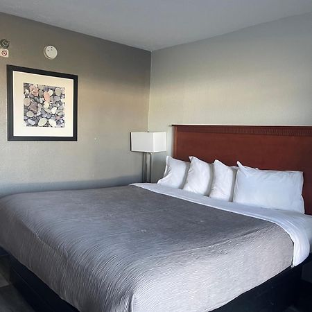 Quality Inn Fayetteville Near Fort Bragg Esterno foto