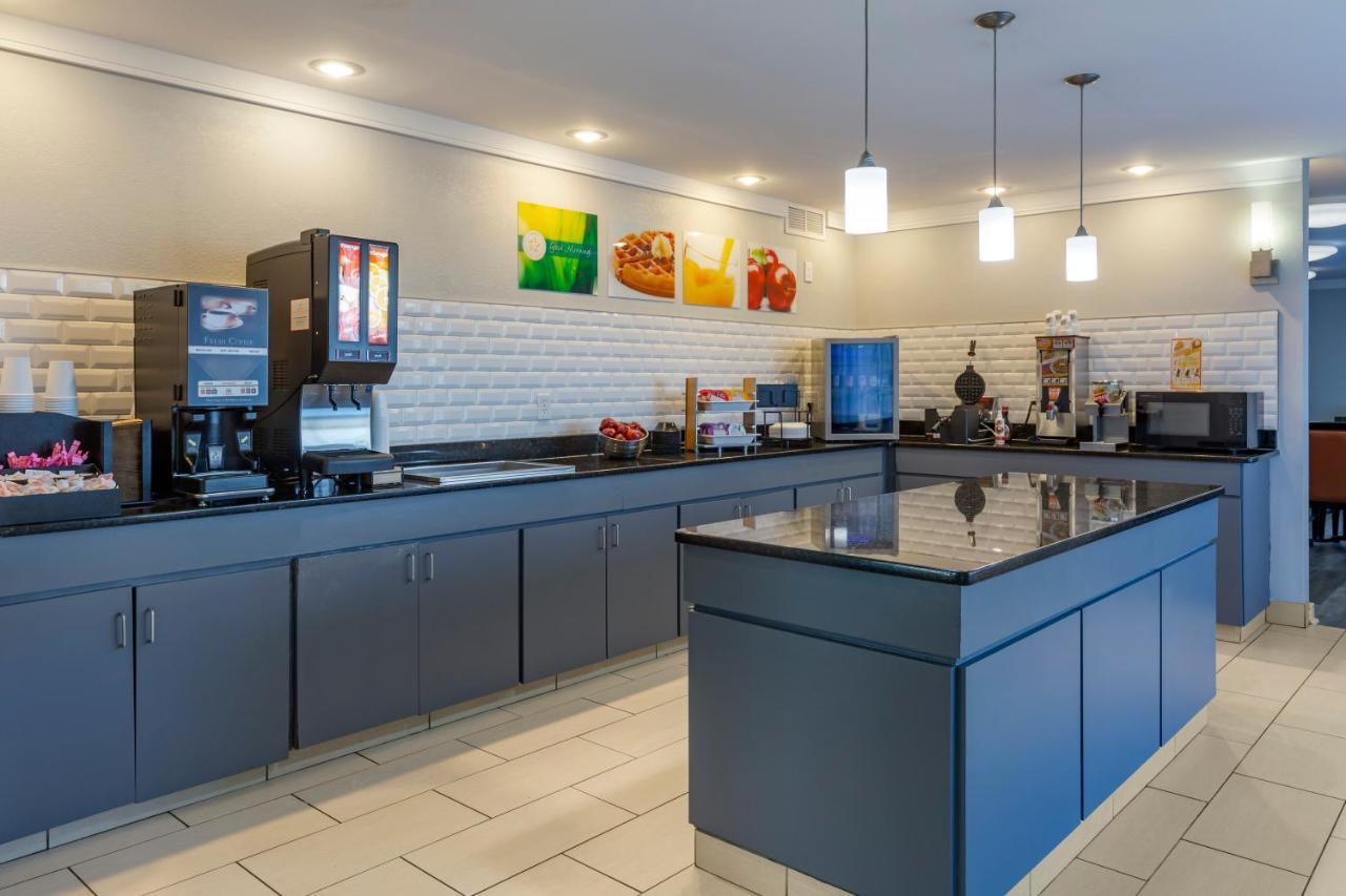Quality Inn Fayetteville Near Fort Bragg Esterno foto