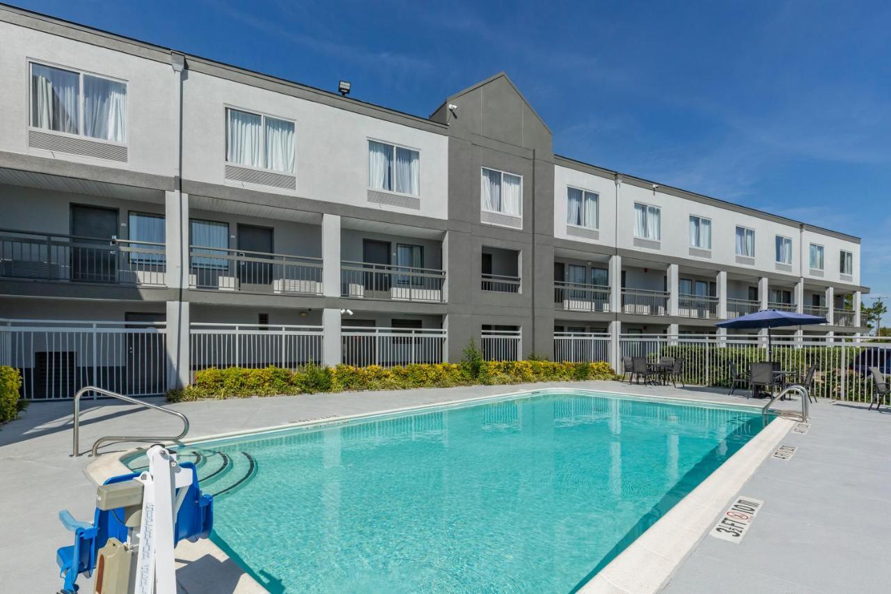 Quality Inn Fayetteville Near Fort Bragg Esterno foto