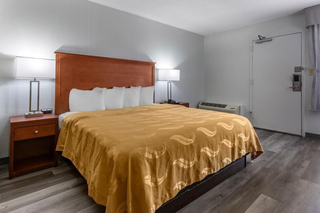 Quality Inn Fayetteville Near Fort Bragg Esterno foto