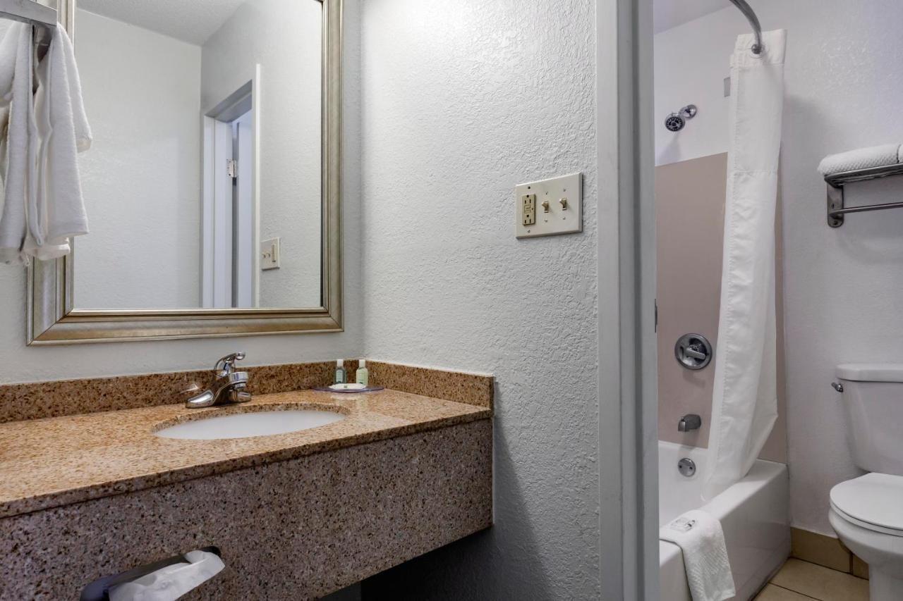 Quality Inn Fayetteville Near Fort Bragg Esterno foto