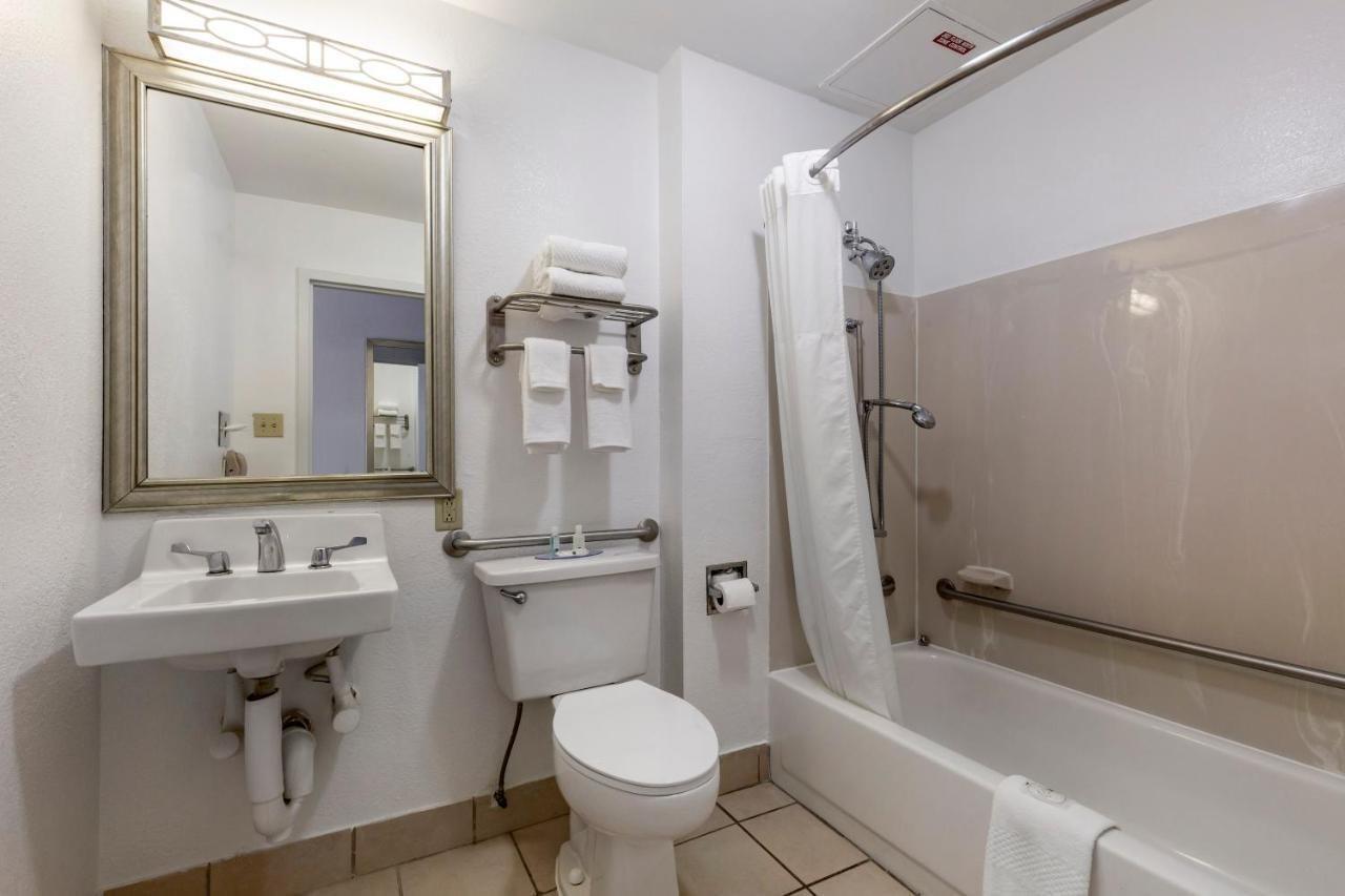 Quality Inn Fayetteville Near Fort Bragg Esterno foto