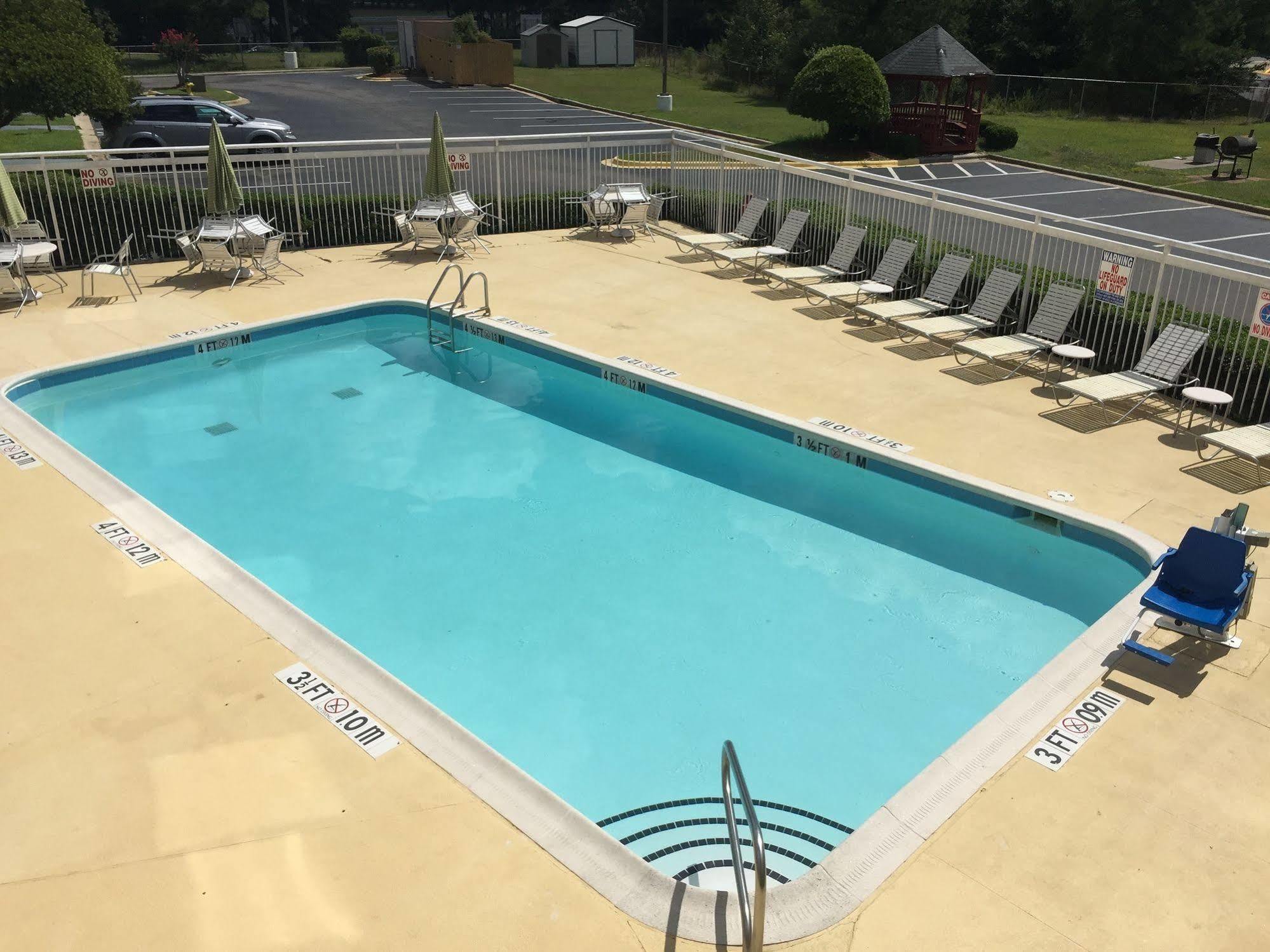 Quality Inn Fayetteville Near Fort Bragg Esterno foto
