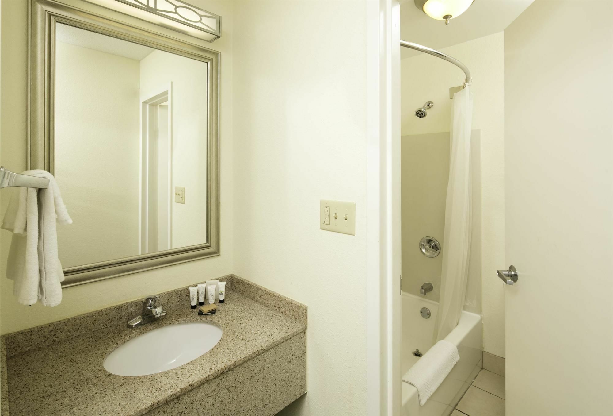 Quality Inn Fayetteville Near Fort Bragg Esterno foto